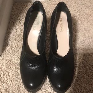 Prada pumps like new